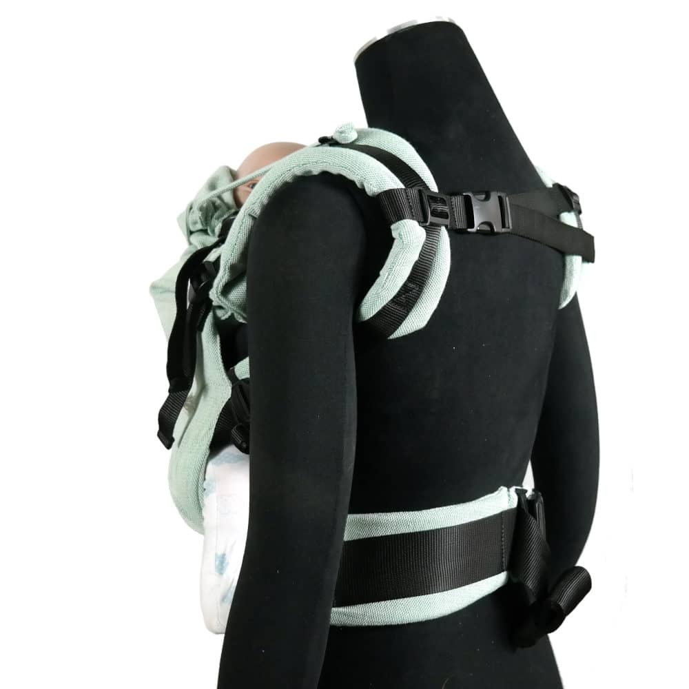 Die schnelle Alternative zum Tragetuch! Die mitwachsende Fullbuckle-Trage aus weichem Bio-Tragetuchstoff ist ergonomisch und blitzschnell angelegt.