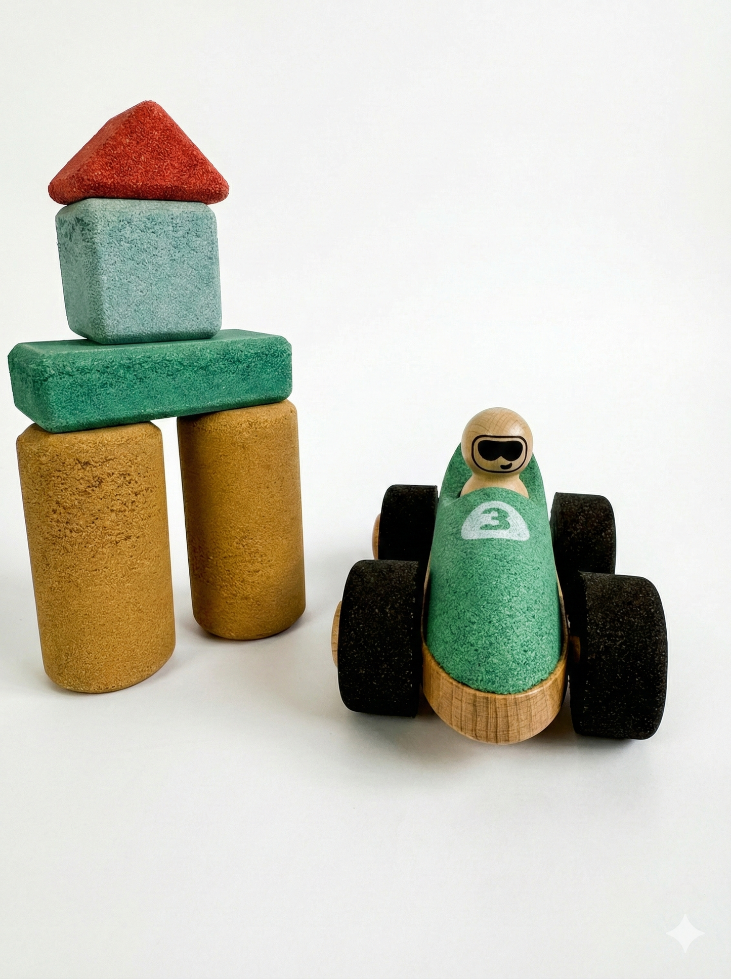 Startschuss für den leisen Flitzer! Der griffige Spielzeug-Rennwagen aus Kork und Holz schont Ohren sowie Fußböden und ist extrem leicht zu greifen.
