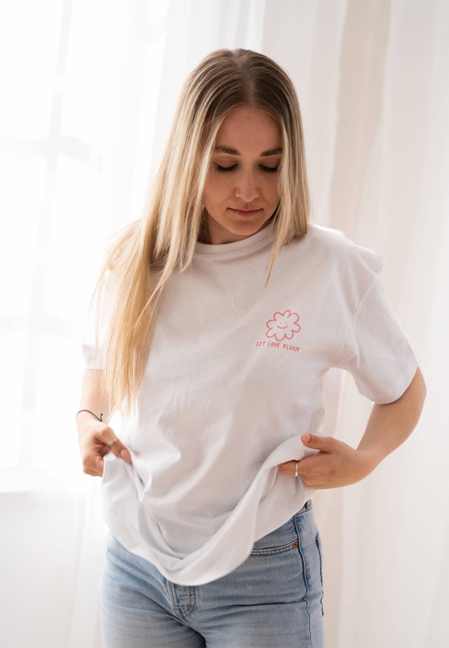 Zeig deine Liebe im Alltag! Das weiche Baumwoll-Shirt mit inspirierendem Print ist lässig geschnitten und passt perfekt zum Mini-Me-Look deines Kindes.