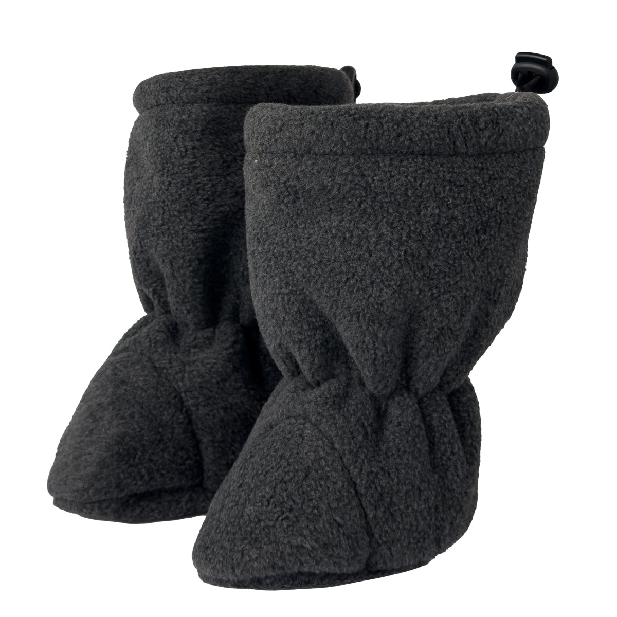 Schluss mit abgestrampelten Socken! Die weichen Fleece-Schühchen mit sicherem Kordelstopper halten Babys Füßchen im Kinderwagen und der Trage warm.