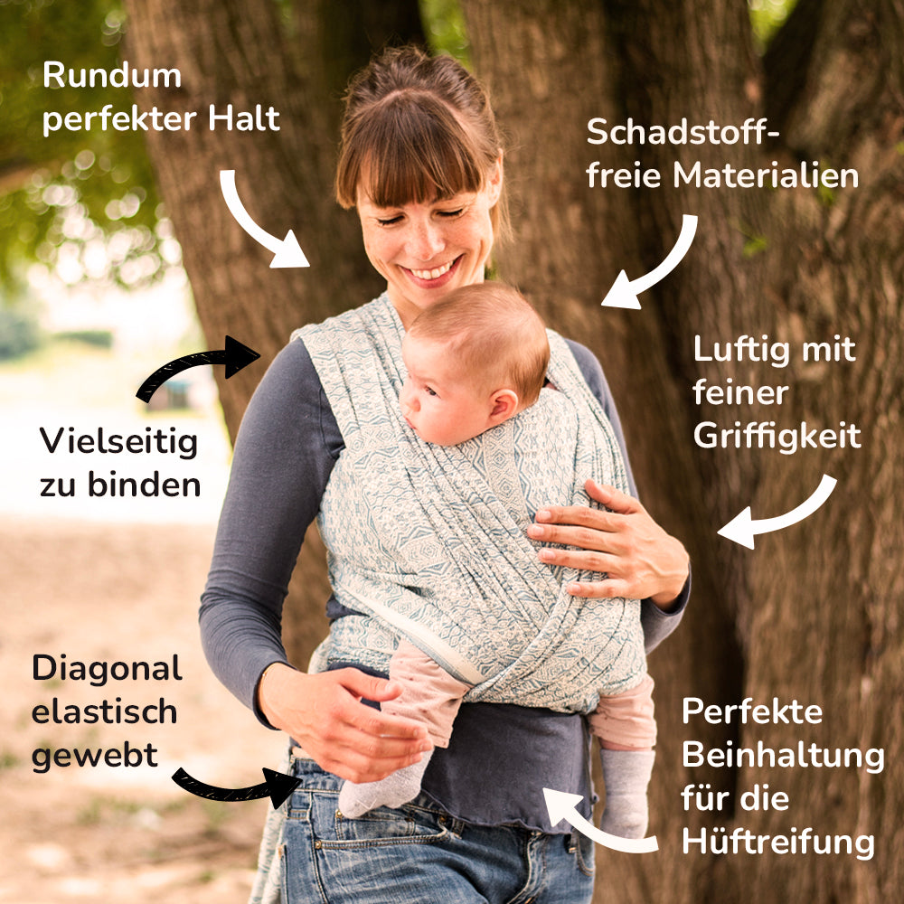 Ein eleganter Hingucker aus reiner Bio-Baumwolle. Das griffige Jacquard-Tragetuch in tiefem Petrol bietet Neugeborenen und Kleinkindern perfekten Halt.