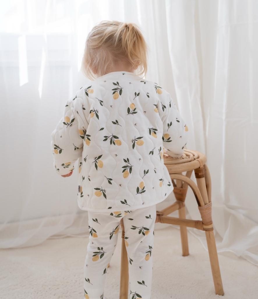 Bequem, elastisch und formstabil. Die fröhliche Sommer-Leggings aus weichem Baumwoll-Jersey macht jede Bewegung mit, ohne einzuengen.