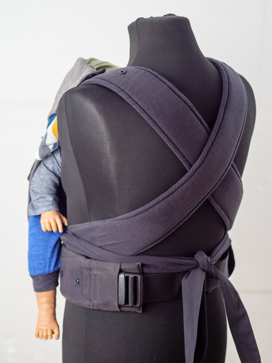 Für alle, die es schnell und weich mögen. Die gepolsterten Schulterträger machen aus deinem MaMo-System im Handumdrehen eine extra bequeme Halfbuckle-Trage.