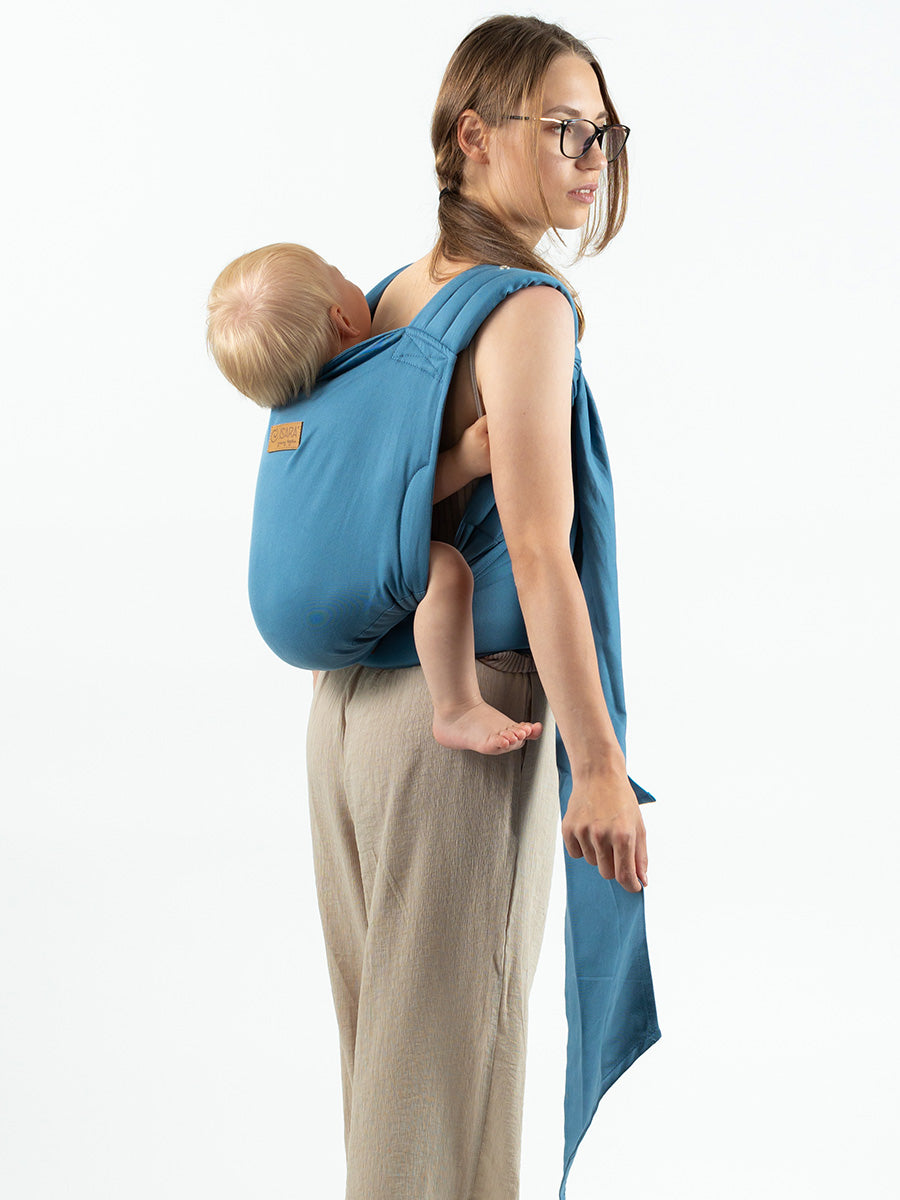 Bequem wandern und reisen mit großen Traglingen! Die ISARA Quick Halfbuckle verteilt das Gewicht von Kindern bis 30 kg optimal auf Schultern und Hüfte.