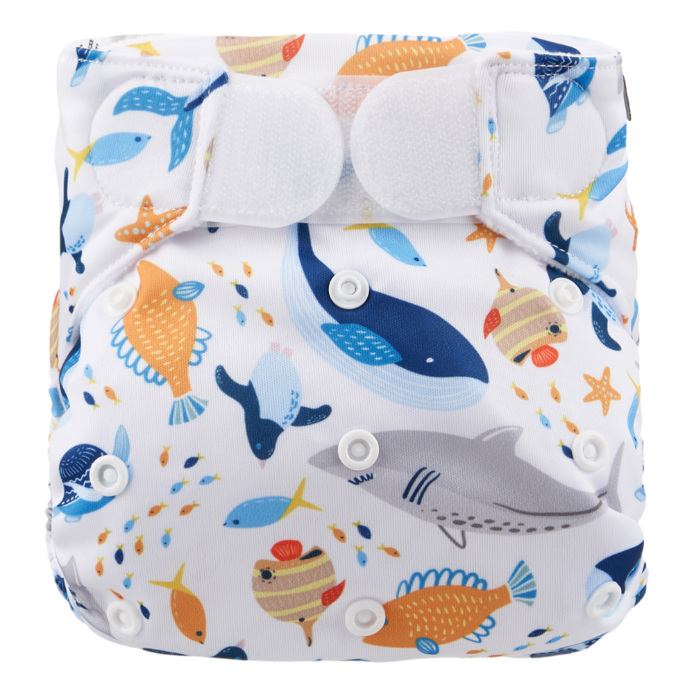 Die nachhaltige Alternative für kleine Badegäste! Die mitwachsende Schwimmwindel (0-3 Jahre) lässt sich dank Klettverschluss stufenlos anpassen.
