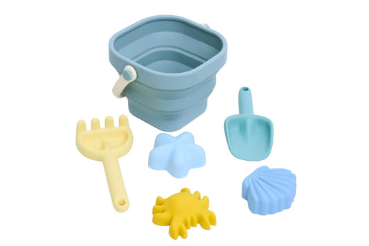 Unkaputtbarer Spielspaß für den Sandkasten! Das weiche Strandset aus 100% Silikon lässt sich platzsparend falten und ist sicher für kleine Hände.