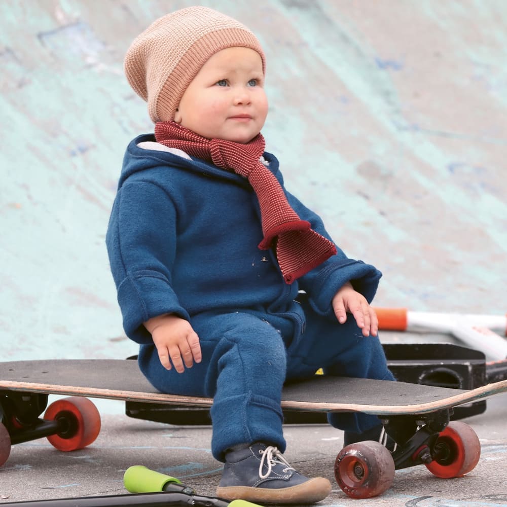 Der Klassiker für Herbst und Winter! Kuscheliger Overall aus 100% temperaturausgleichender Bio-Merinowolle mit praktischen Umschlagbündchen.