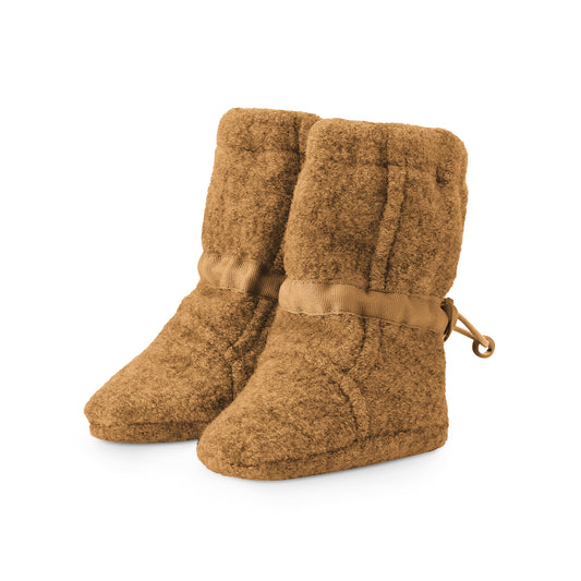 Nie mehr kalte Füße! Die kuscheligen Babyschuhe aus 100% temperaturregulierendem Wollwalk mit Klettverschluss halten kleine Zehen mollig warm.
