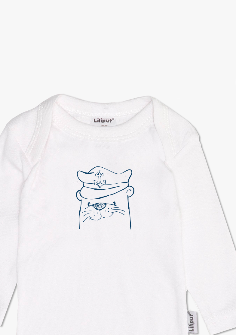 Nordischer Charme im Doppelpack! Die bequemen Amineck-Bodys aus 100% Baumwolle mit Schlupfkragen erleichtern das An- und Ausziehen deines Babys.