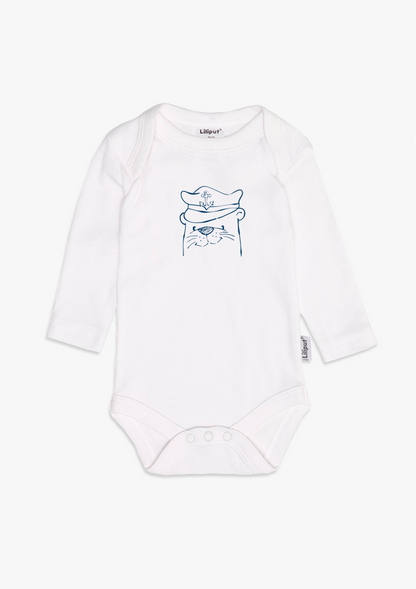 Nordischer Charme im Doppelpack! Die bequemen Amineck-Bodys aus 100% Baumwolle mit Schlupfkragen erleichtern das An- und Ausziehen deines Babys.