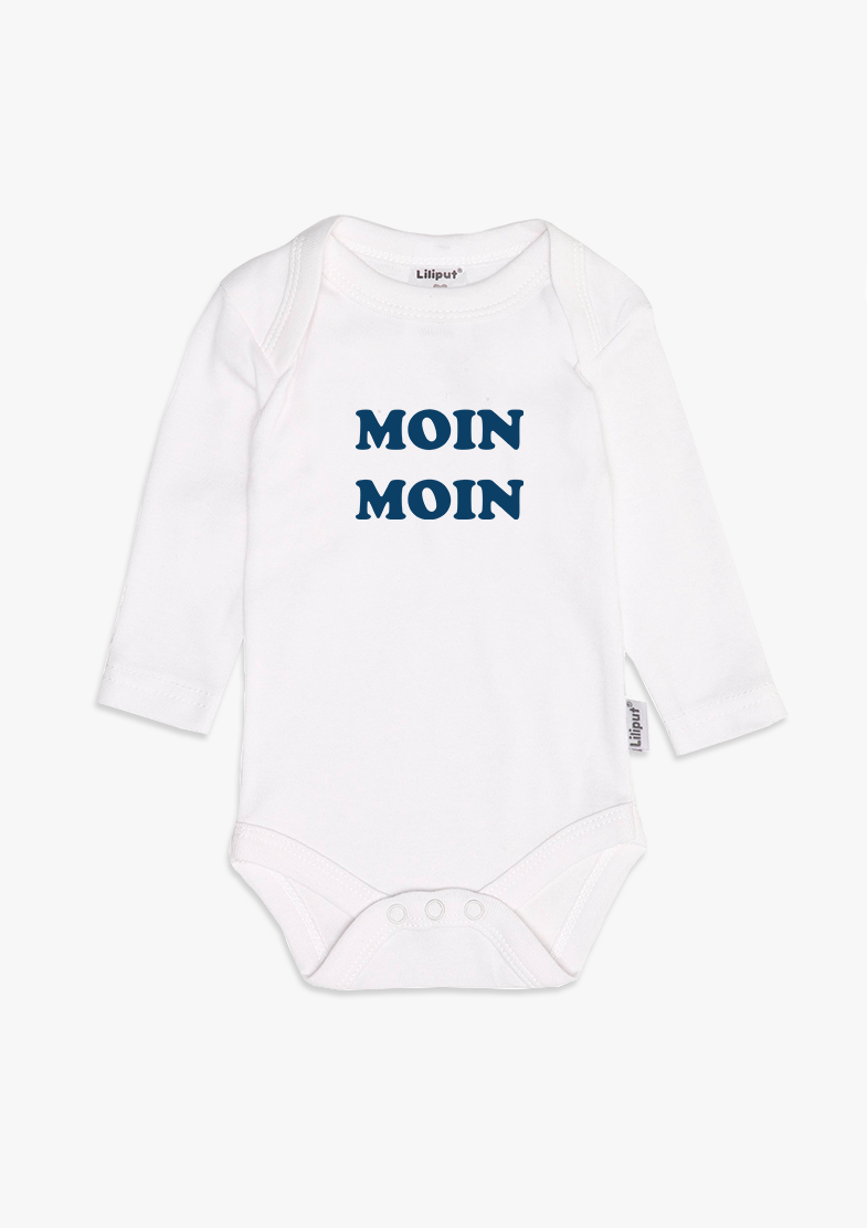 Nordischer Charme im Doppelpack! Die bequemen Amineck-Bodys aus 100% Baumwolle mit Schlupfkragen erleichtern das An- und Ausziehen deines Babys.