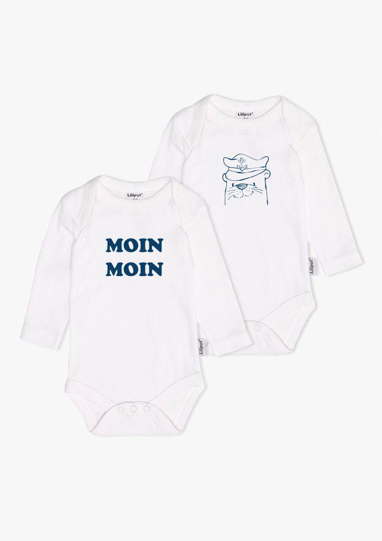 Nordischer Charme im Doppelpack! Die bequemen Amineck-Bodys aus 100% Baumwolle mit Schlupfkragen erleichtern das An- und Ausziehen deines Babys.