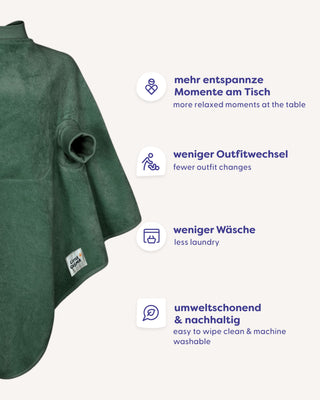 Boo Lätzchen mit Ärmeln Forest Green: Infografik mit vier Vorteilen neben einem Ausschnitt des Lätzchens