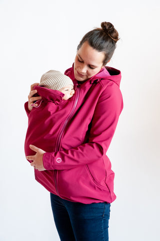 Der bewährte Klassiker! Die wetterfeste 4-in-1 Softshell-Jacke mit bequemer Passform inkl. Schwangerschafts- und Babyeinsatz (fürs Bauch- und Rückentragen).