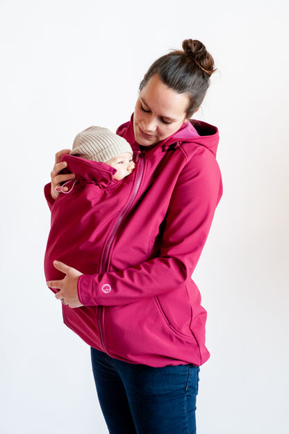 Der bewährte Klassiker! Die wetterfeste 4-in-1 Softshell-Jacke mit bequemer Passform inkl. Schwangerschafts- und Babyeinsatz (fürs Bauch- und Rückentragen).