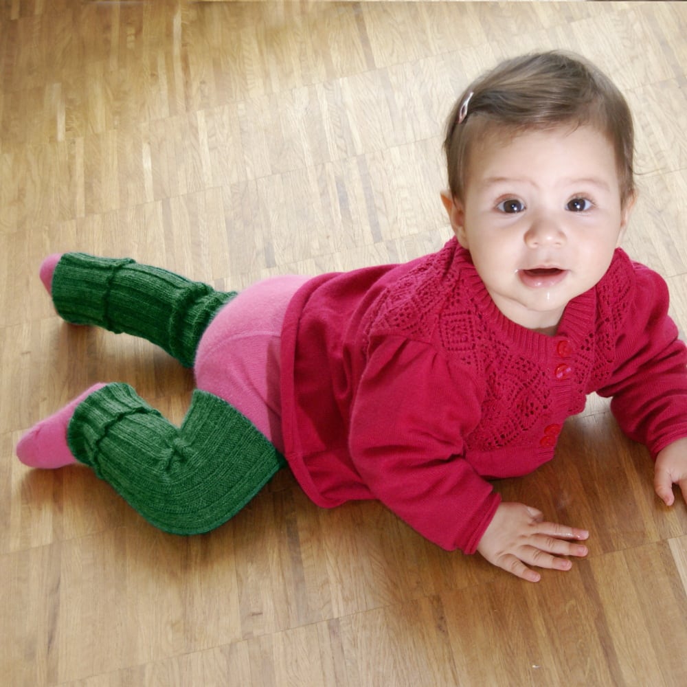 Schluss mit kalten Waden! Die herrlich weichen Stulpen aus reiner Baby-Alpakawolle sind hypoallergen, kratzfrei und temperaturausgleichend.