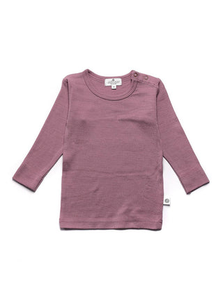 Der kratzfreie Begleiter für jeden Tag! Der weiche Strickpullover aus 100% Merinowolle gleicht beim Toben die Temperatur perfekt aus und wärmt angenehm.