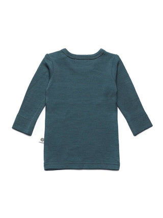 Der kratzfreie Begleiter für jeden Tag! Der weiche Strickpullover aus 100% Merinowolle gleicht beim Toben die Temperatur perfekt aus und wärmt angenehm.