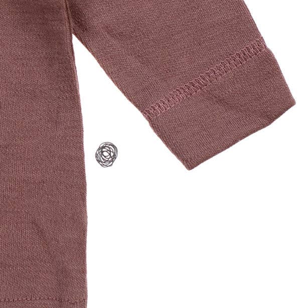 Der kratzfreie Begleiter für jeden Tag! Der weiche Strickpullover aus 100% Merinowolle gleicht beim Toben die Temperatur perfekt aus und wärmt angenehm.