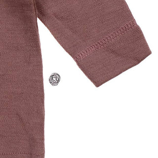Der kratzfreie Begleiter für jeden Tag! Der weiche Strickpullover aus 100% Merinowolle gleicht beim Toben die Temperatur perfekt aus und wärmt angenehm.