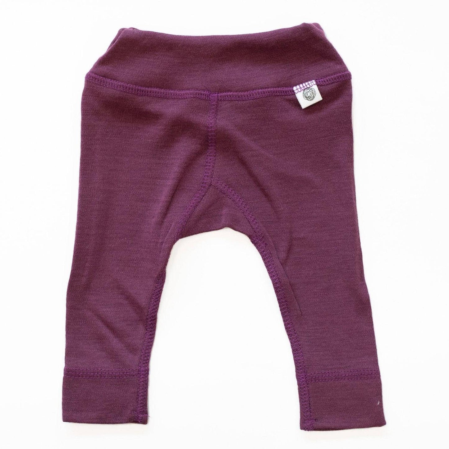 Kratzfreie Wärme für kleine Krabbler! Die weiche Strickhose aus 100% Merinowolle wächst dank der praktischen Umschlagbündchen lange mit deinem Kind mit.