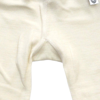 Kratzfreie Wärme für kleine Krabbler! Die weiche Strickhose aus 100% Merinowolle wächst dank der praktischen Umschlagbündchen lange mit deinem Kind mit.