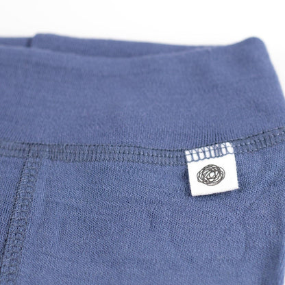 Kratzfreie Wärme für kleine Krabbler! Die weiche Strickhose aus 100% Merinowolle wächst dank der praktischen Umschlagbündchen lange mit deinem Kind mit.