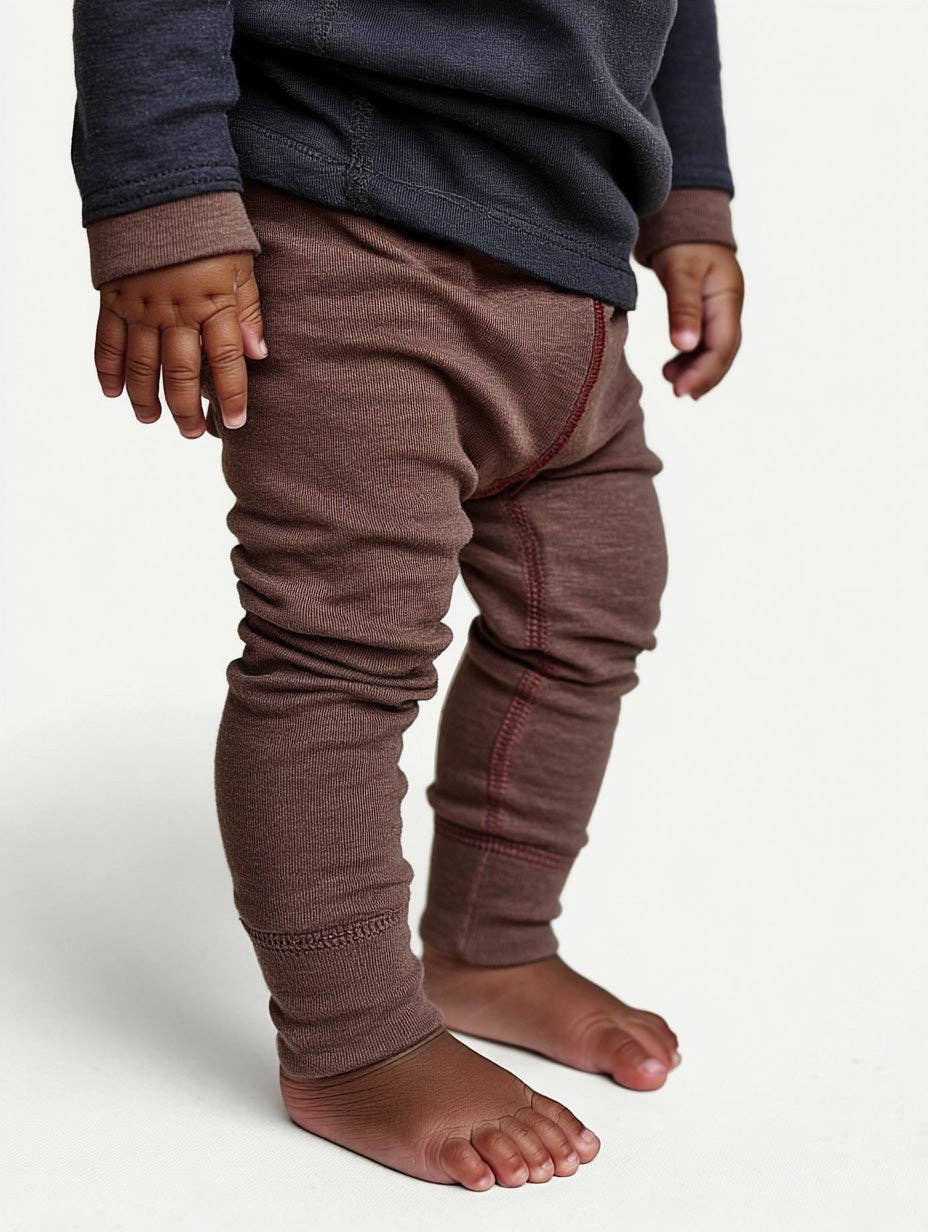 Kratzfreie Wärme für kleine Krabbler! Die weiche Strickhose aus 100% Merinowolle wächst dank der praktischen Umschlagbündchen lange mit deinem Kind mit.