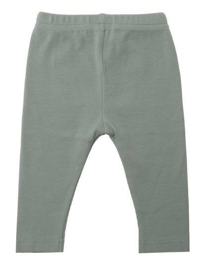 Ein Kombinations-Wunder für den Kleiderschrank! Die klassische Basic-Leggings aus weichem Jersey sitzt sanft am Babybauch und rutscht nicht.