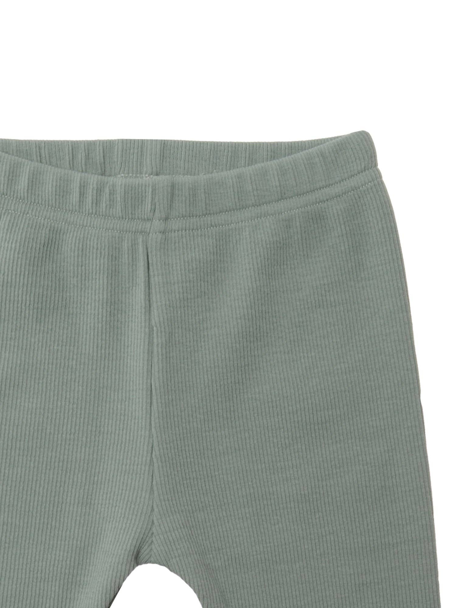 Ein Kombinations-Wunder für den Kleiderschrank! Die klassische Basic-Leggings aus weichem Jersey sitzt sanft am Babybauch und rutscht nicht.