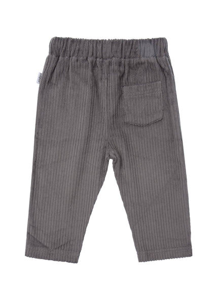 Perfekt für kleine Schatzsucher! Die robuste Kinder-Cordhose im coolen Retro-Look wärmt an kühleren Tagen und bietet maximale Bewegungsfreiheit.