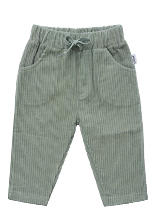 Perfekt für kleine Schatzsucher! Die robuste Kinder-Cordhose im coolen Retro-Look wärmt an kühleren Tagen und bietet maximale Bewegungsfreiheit.