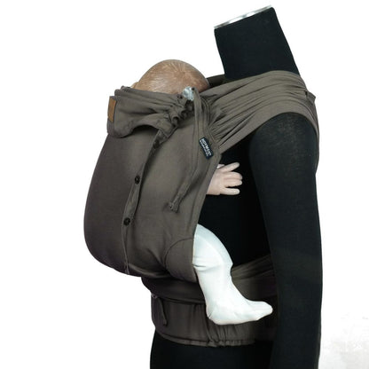 Tragetuch-Gefühl trifft Schnallen-Komfort. Die anschmiegsame Half-Buckle Babytrage bietet einen stabilen Klick-Bauchgurt und weiche Bindeträger.