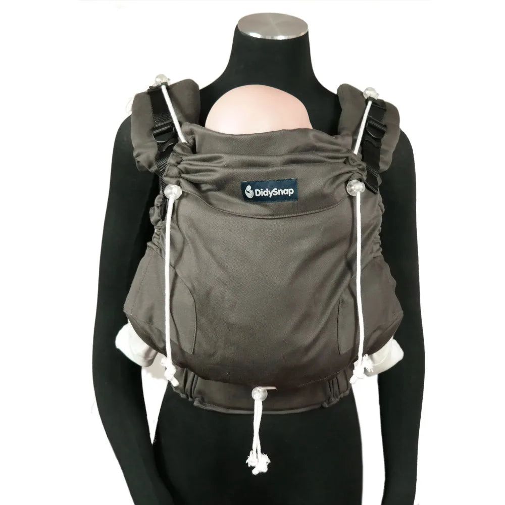 Die wandelbare 4-in-1 Babytrage zum Klicken. Die stufenlos verstellbare Fullbuckle-Trage bietet durch ihre clevere Gurtführung maximale Ergonomie ab Geburt.