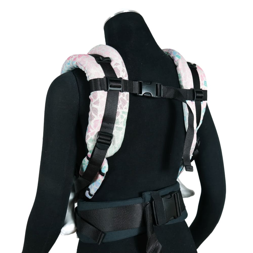 Die wandelbare 4-in-1 Babytrage zum Klicken. Die stufenlos verstellbare Fullbuckle-Trage bietet durch ihre clevere Gurtführung maximale Ergonomie ab Geburt.