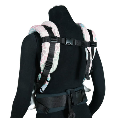 Die wandelbare 4-in-1 Babytrage zum Klicken. Die stufenlos verstellbare Fullbuckle-Trage bietet durch ihre clevere Gurtführung maximale Ergonomie ab Geburt.
