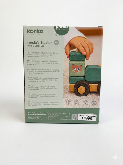 Landluft schnuppern ohne Lärm! Der robuste Traktor aus Naturkork mit Anhänger und Farmerin fährt flüsterleise und ist ideal für kleine Hände.