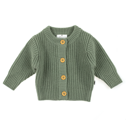 Der wärmende Begleiter für jede Jahreszeit! Die kuschelige Strickjacke aus 100% weicher Merinowolle ist temperaturregulierend und absolut kratzfrei.
