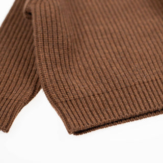 Die perfekte Schicht für das Zwiebelprinzip! Der klassische Strickpullover aus 100% temperaturausgleichender Merinowolle wärmt, ohne zu überhitzen.