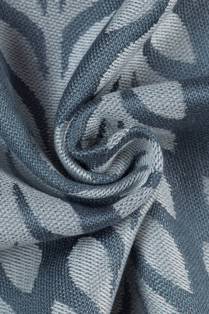 Fließend wie Wasser! Das luxuriöse Jacquard-Tragetuch aus 100% Bambus-Viskose ist extrem kühlend, seidig glänzend und umschmeichelt dein Baby.