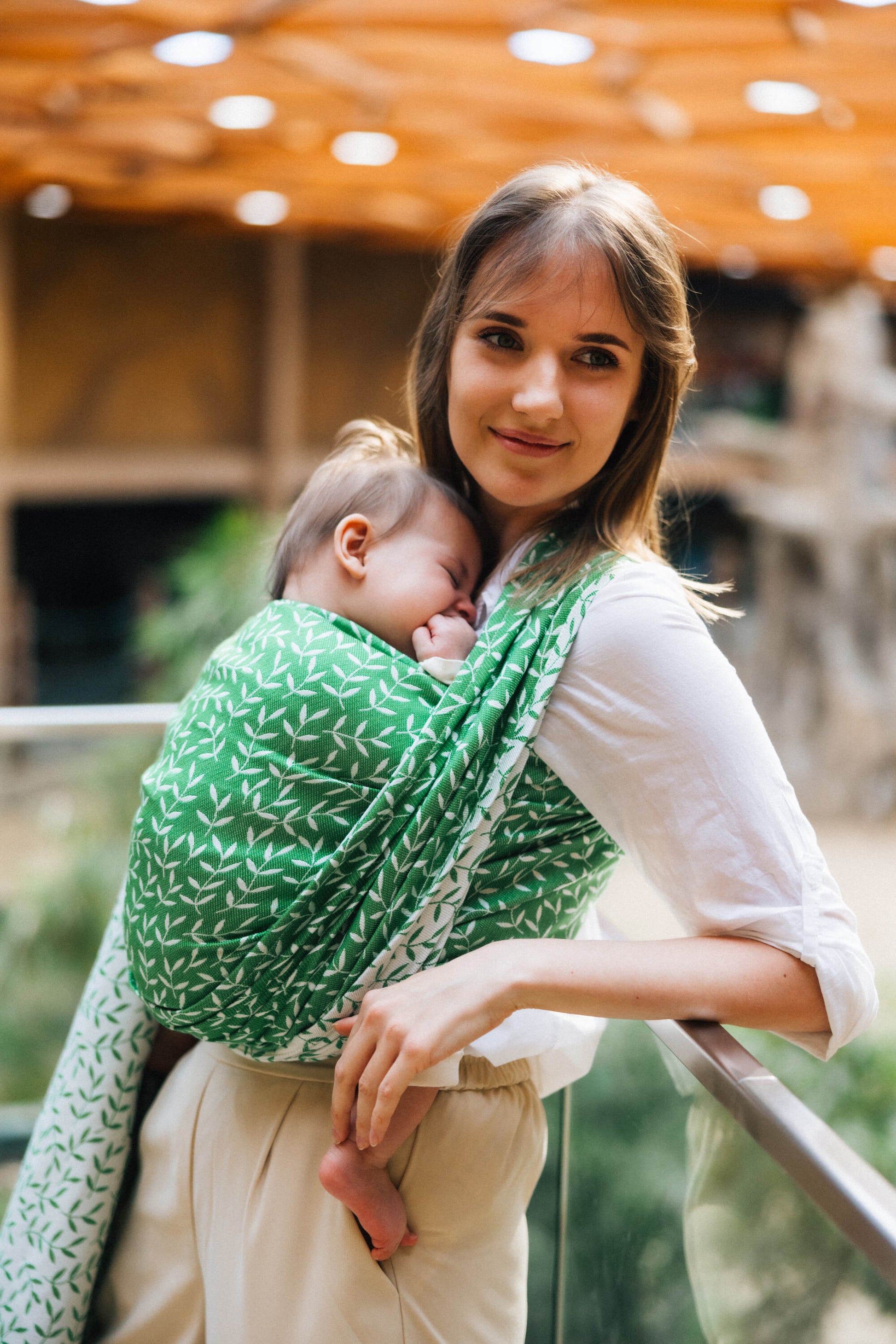 Kühlendes Tencel™ trifft zauberhaftes Wald-Design. Das edle Jacquard-Tuch in tiefem Grün schimmert wunderschön und ist perfekt für warme Tage.