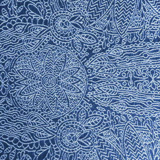 Pure Natur für dein Baby! Das liebevoll gewebte Jacquard-Tuch mit floralem Blättermuster besticht durch wunderbare Weichheit und ergonomische Stabilität.