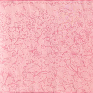 Ein Hauch von Frühling! Das zarte Jacquard-Tragetuch mit verspielten Punkten stützt kleine Traglinge sanft ab Geburt und wird schnell kuschelweich.