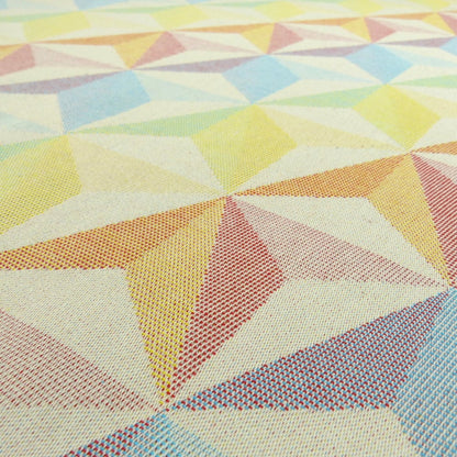 Ein echter Hingucker! Das farbenfrohe Jacquard-Tragetuch mit Windrädchen-Muster ist besonders formstabil und stützt schwere Babys perfekt ab.