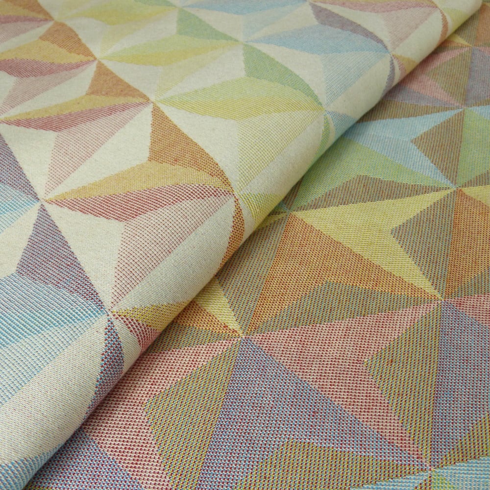 Ein echter Hingucker! Das farbenfrohe Jacquard-Tragetuch mit Windrädchen-Muster ist besonders formstabil und stützt schwere Babys perfekt ab.