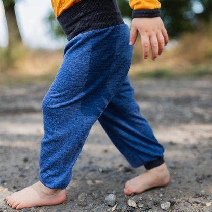Der ideale Hautschmeichler für Tag und Nacht! Butterweiche Kinder-Leggings aus Bio-Merinowolle & Seide, absolut kratzfrei und temperaturausgleichend.