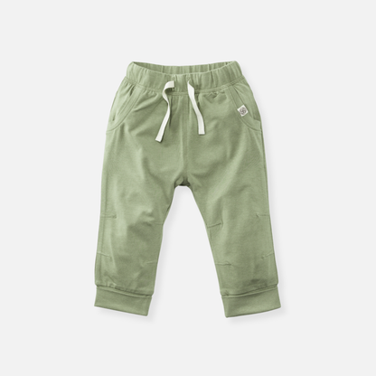 Cloby UV Jogginghose UPF 50+ für Babys & Kleinkinder – ultraweich, atmungsaktiv, chemiefrei. Für Spielplatz, Kinderwagen & Sommer. Größen 80–104. Jetzt entdecken!