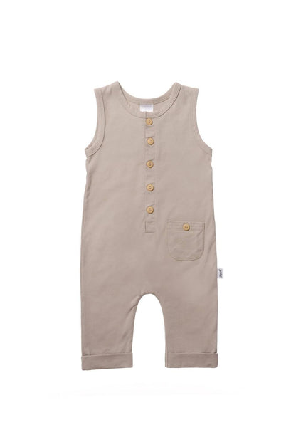 Zwei Teile, ein perfektes Outfit! Der bequeme olivegrüne Jumpsuit kommt direkt mit farblich passendem Halstuch und sorgt für einen schicken Komplett-Look.