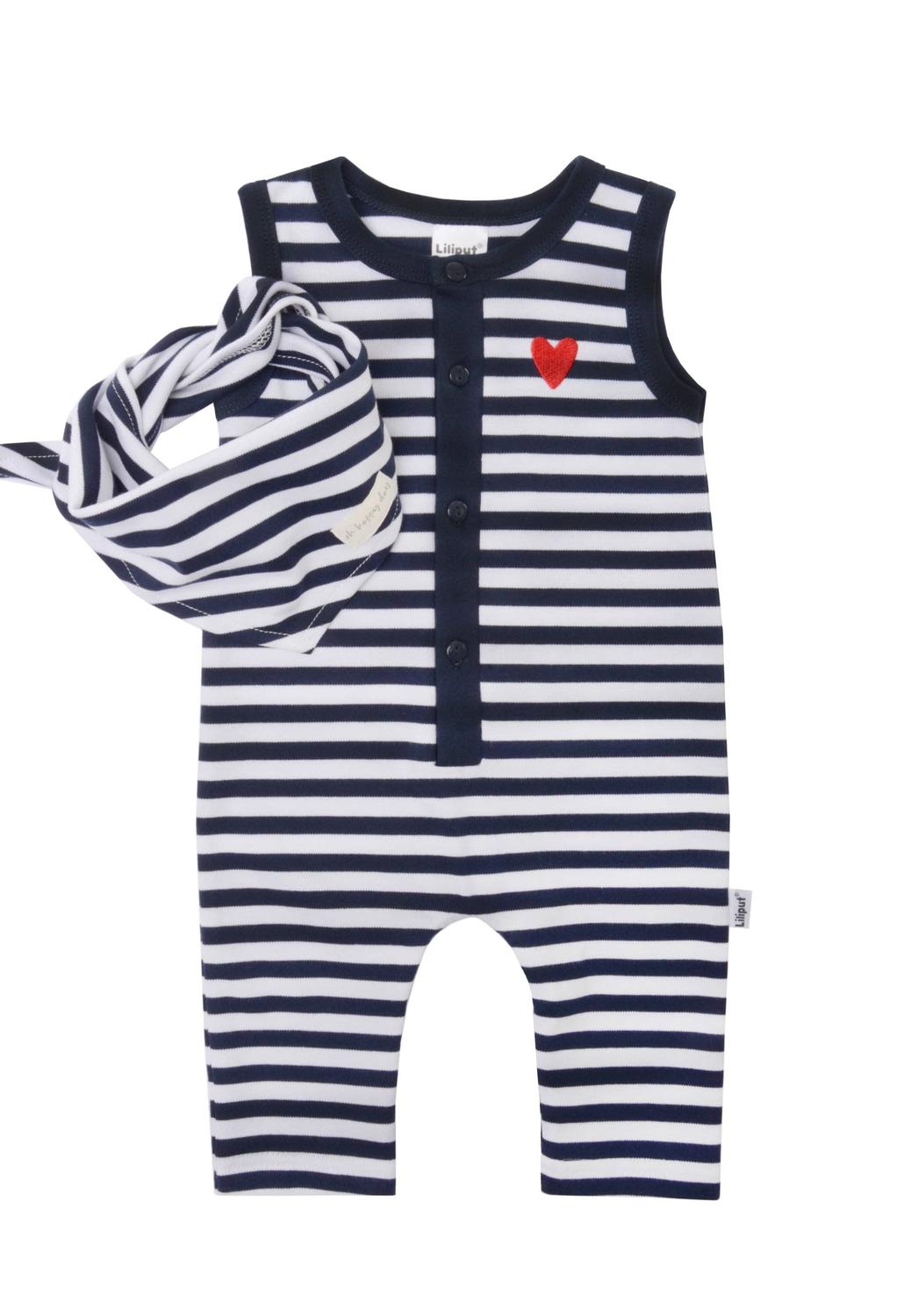 Zwei Teile, ein perfektes Outfit! Der bequeme olivegrüne Jumpsuit kommt direkt mit farblich passendem Halstuch und sorgt für einen schicken Komplett-Look.