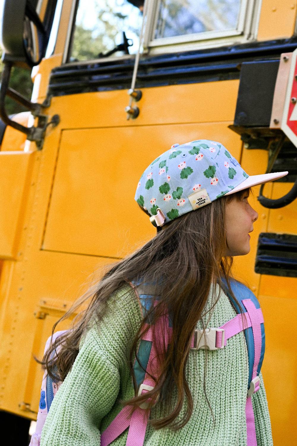 Coole Kappe für sonnige Tage! Die stylische und atmungsaktive Basecap aus reiner Bio-Baumwolle ist größenverstellbar und ein echter Hingucker.